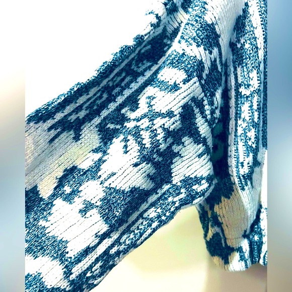 URBAN RENEWAL by Urban Outfitters recycled vintage clothing unique sweater. S-L - Picture 4 of 7